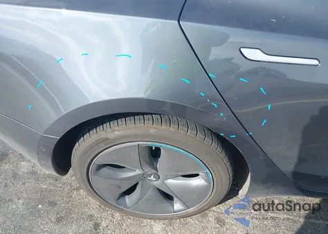 2020 Tesla Model 3 Standard Range Plus Rear-Wheel Drive/Standard Range Rear-Wheel Drive z USA, uszkodzony, nr VIN 5YJ3E1EA8LF634555